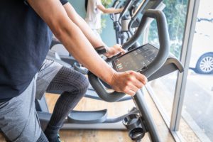 有酸素運動に適した心拍数は？目安は会話を楽しめる程度です！